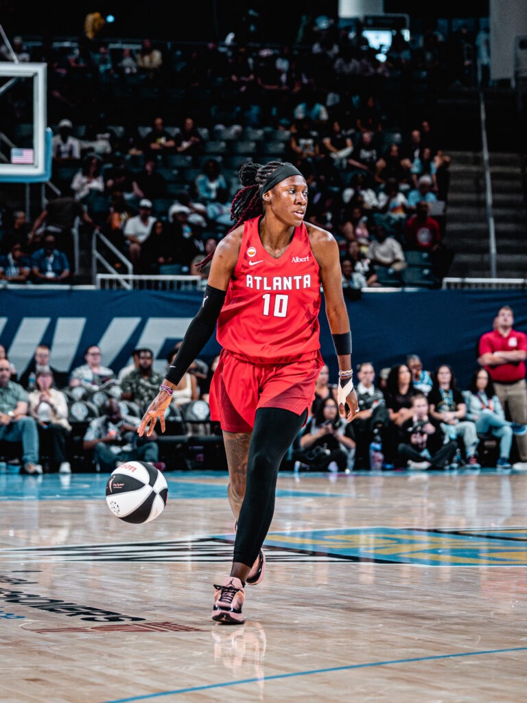 Atlanta Dream Grind Out 82–75 Road Win Behind Historic Night From Rhyne Howard and Angel Reese 2 Rhyne Howard brings the ball down court